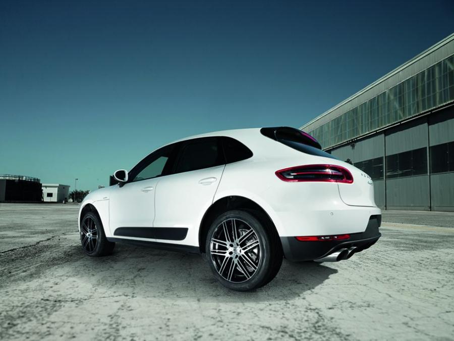  Porsche Macan S on AEZ Wheels 2015 года  (фото 2 из 7)